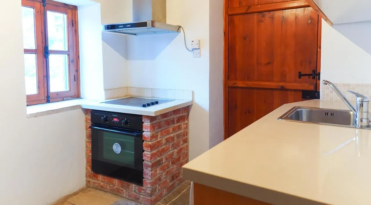 Zoes Traditional Apartments, Bed & Breakfast Larnaca