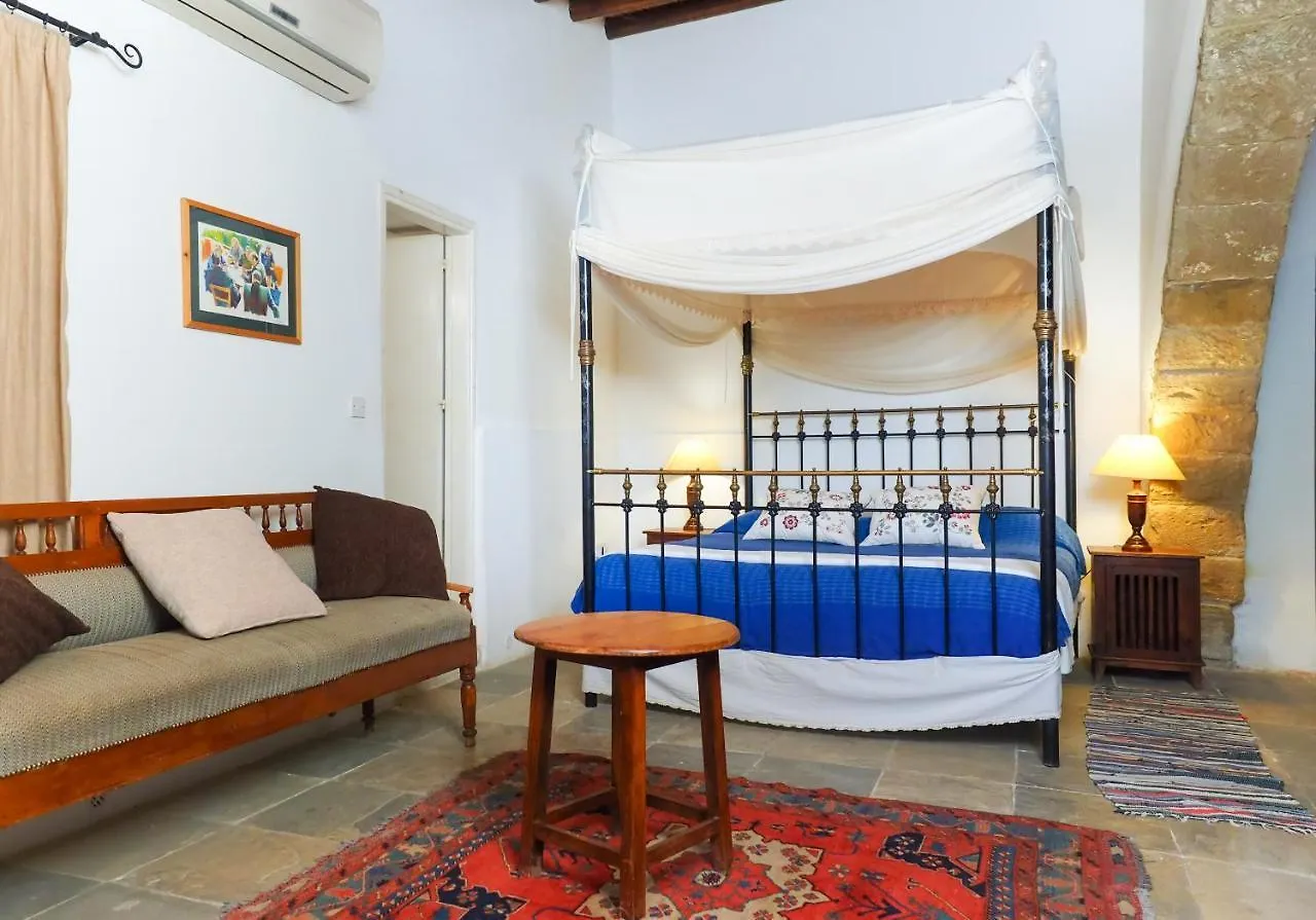 Zoes Traditional Apartments, Bed & Breakfast Larnaca