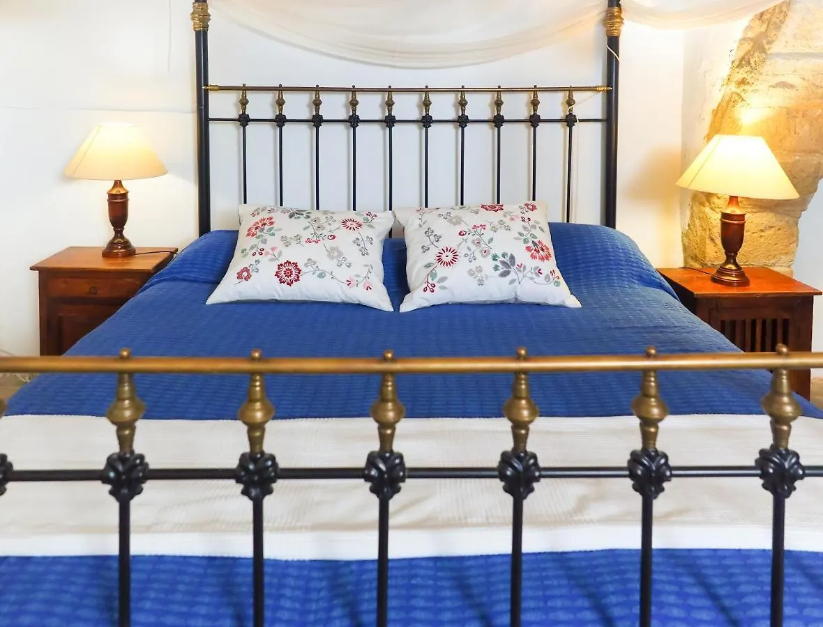 Zoes Traditional Apartments, Bed & Breakfast Larnaca